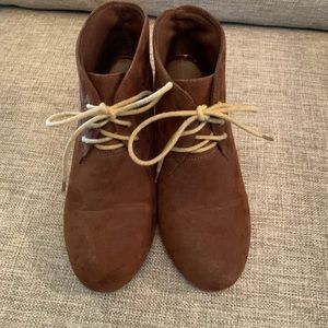 Bella Marie Brown Suede Wedge Booties Sz 8